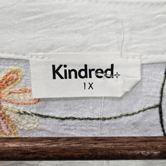 NWT Kindred Blouse Top 1X White Embroidered Floral Roll Tab Sleeve‎ Cottagecore - Picture 5 of 8
